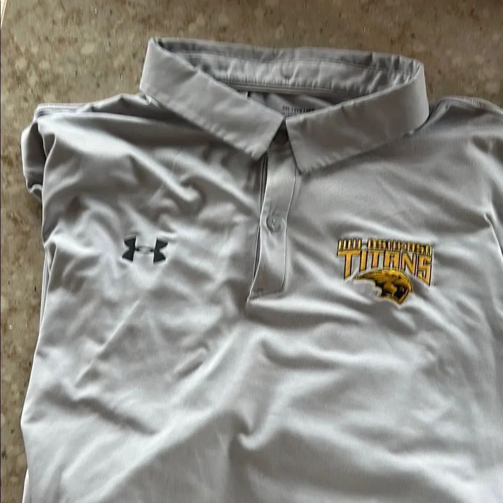Under Armour UW Oshkosh Titans short sleeve gray collared two button shirt 4XL